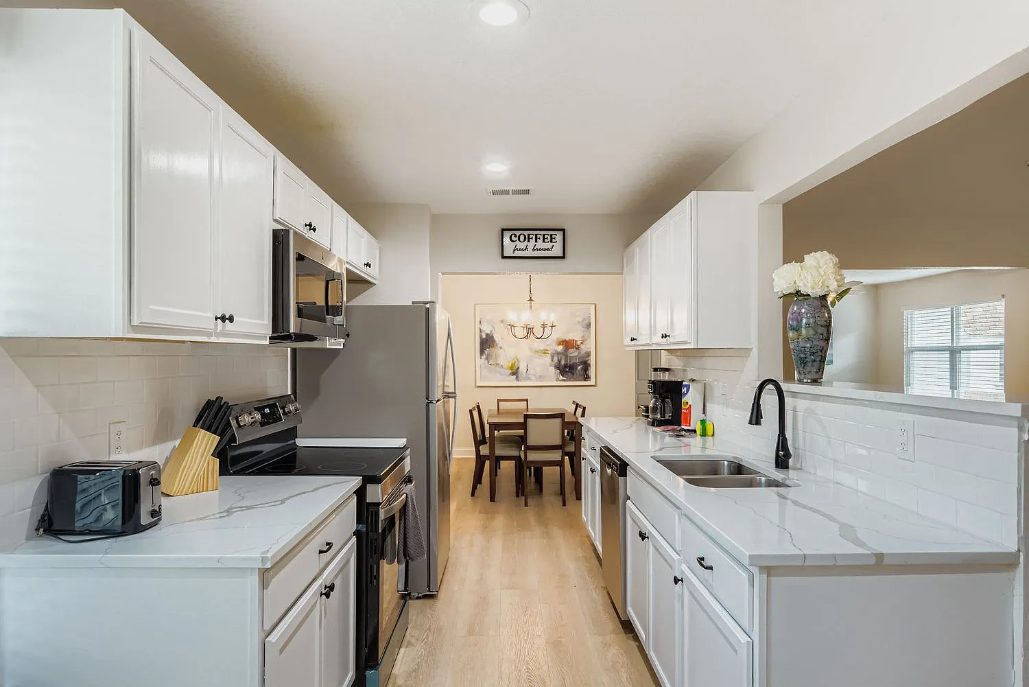 4 bed, 1898 sqft, $5,000 — Photo 2
