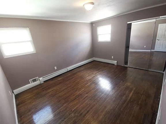 5th image of 121 Rockville Ave #2