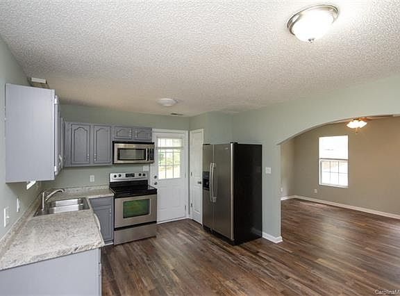 5th image of 609 Cricketwood Ln
