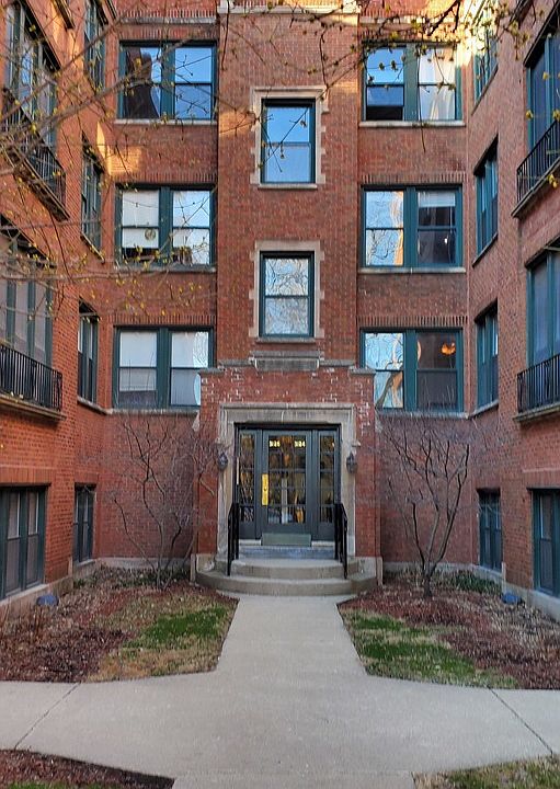 1st image of 3126 W Carmen Ave #2