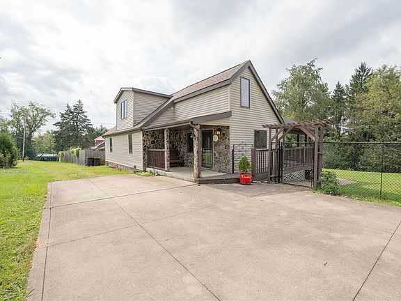 4th image of 426 Dick Station Rd