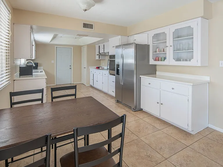 1047 E Alameda Dr — Photo 6