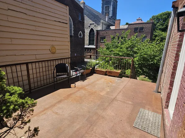 89 4th St, Troy, NY 12180