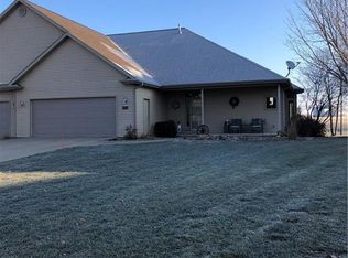 503 Bos Landen Dr, Pella, IA 50219