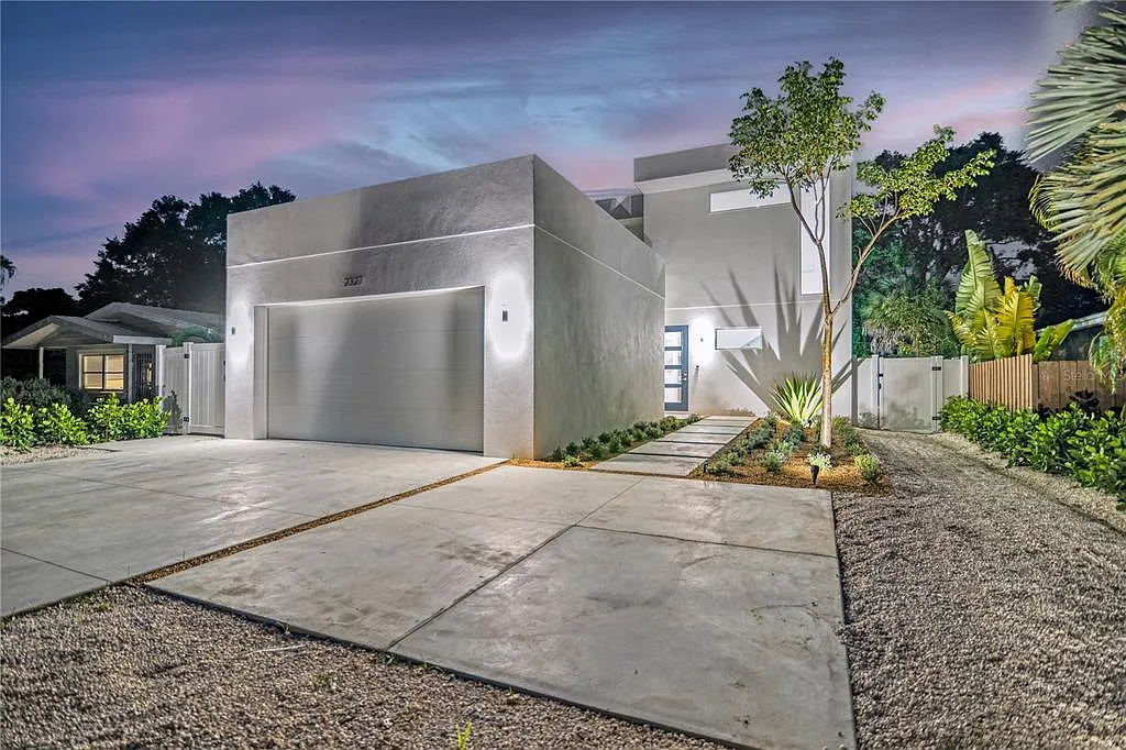 6 bed, 6.5 bath, 3500 sqft, $25,000 — Photo 1
