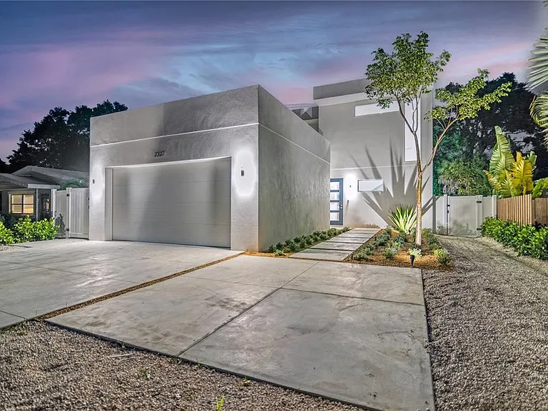 2327 Hillview St — Photo 1