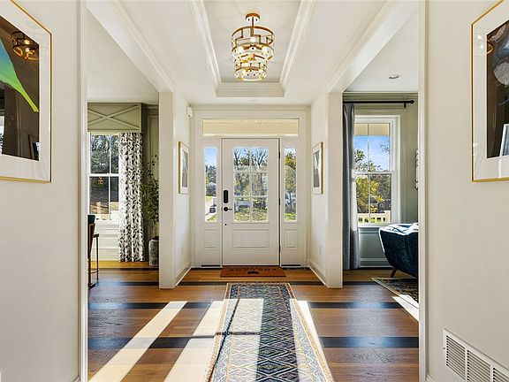 4th image of 107 Shadow Ridge Dr