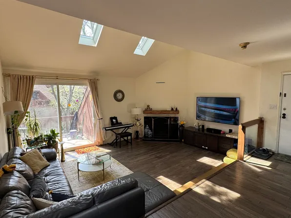 530 Teal Plaza image 2 of 30