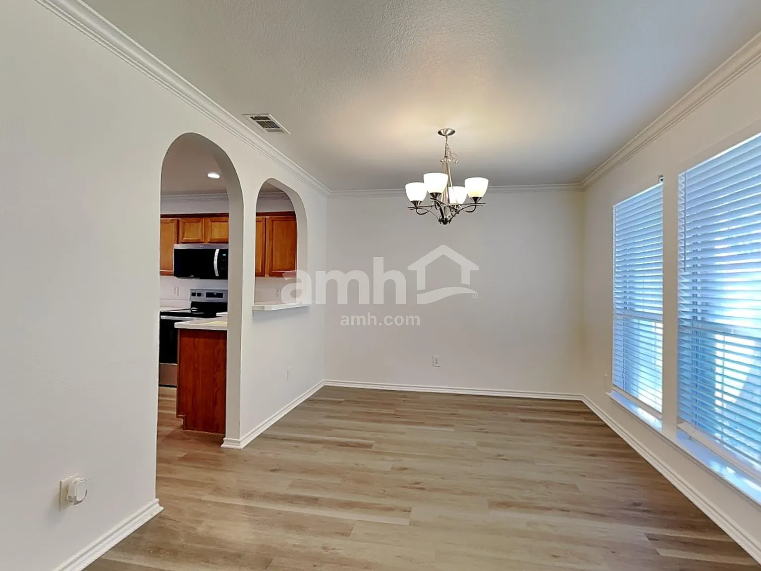 3 bed, 2.0 bath, 1534 sqft, $2,020 — Photo 4
