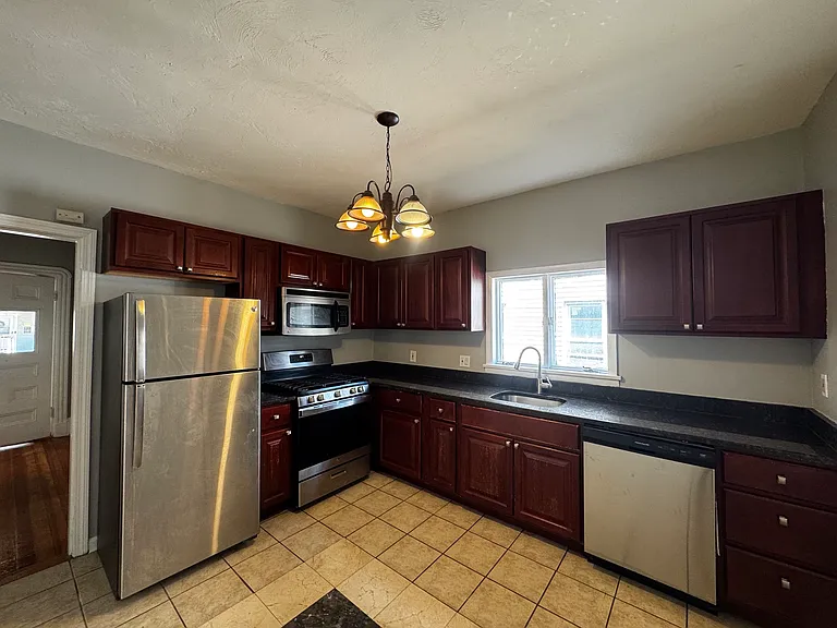 51 Glendale St #1 — Photo 8