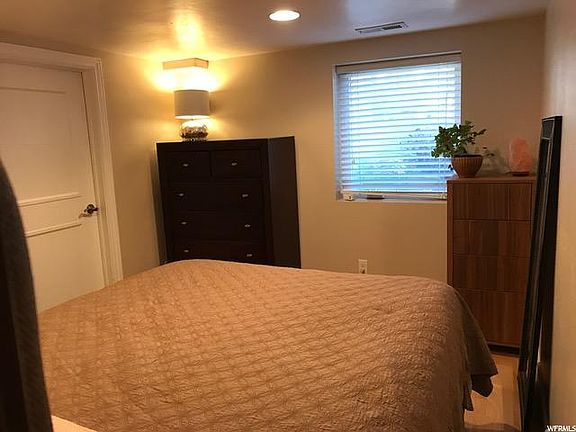 4th image of 1053 E Roosevelt Ave