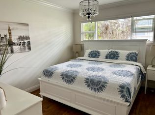922 Chalcedony St, San Diego, CA 92109