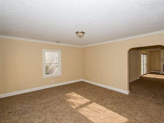 2nd image of 3208 E Hammond Ave