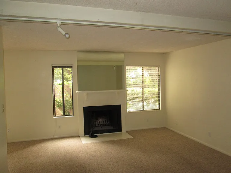 570 Peach St #32 — Photo 6