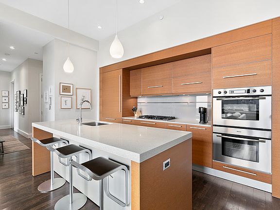 4th image of 360 Furman St APT 1207