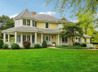 870 Hawks Ridge Rd, Brookfield, WI 53045