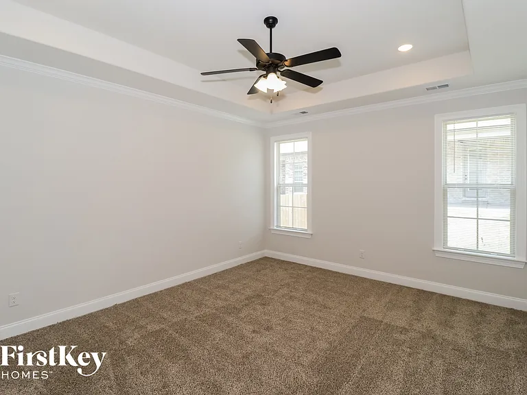 7406 Lost Grove Ln — Photo 8