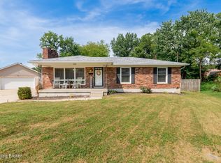 8300 Twisted Pine Rd, Louisville, KY 40219
