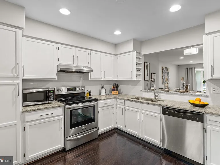 18005 Sunset Lake Ct — Photo 13