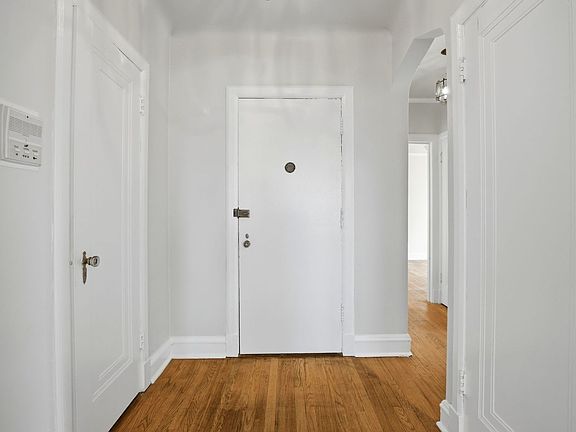 4th image of 6761 N Artesian Ave APT 2H