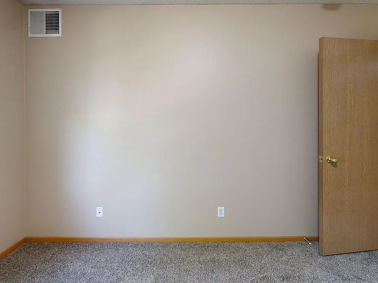Dakota Park Apartments — Photo 16