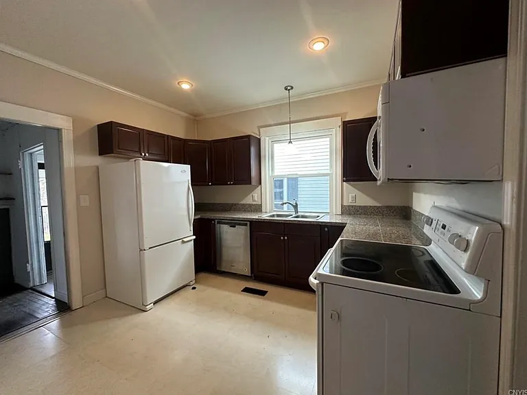 428 S Meadow St — Photo 8