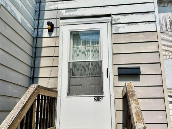 206 N Main St