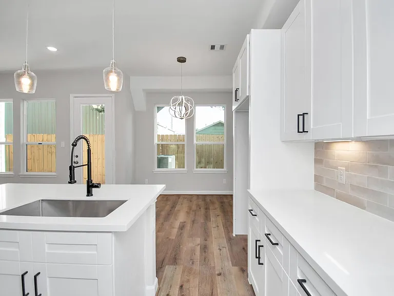 2355 Hoskins Dr — Photo 14