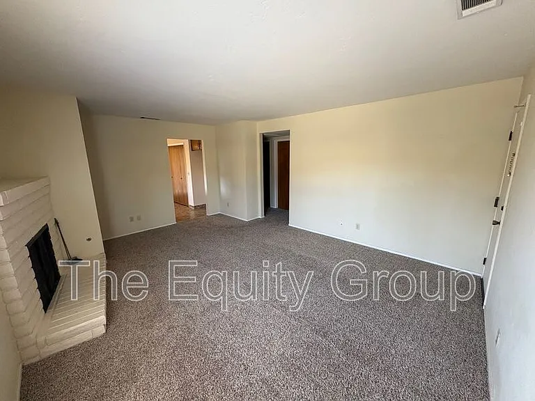 811 W Arlen Ct — Photo 14