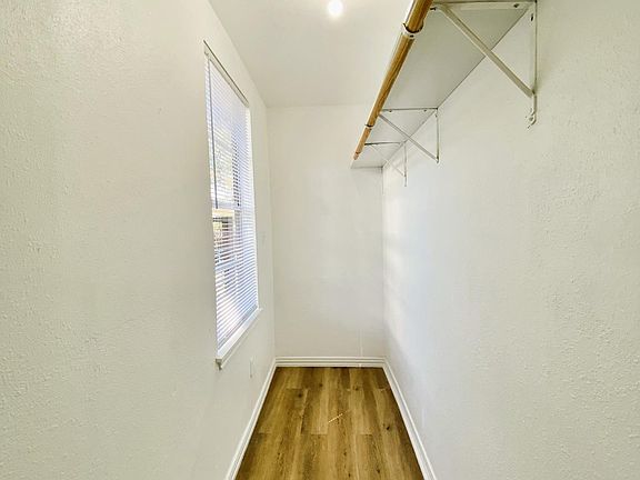 4th image of 207 Sherwood St