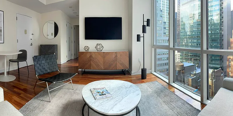 Rented by Raul Alexander Cossio, LREB | media 10