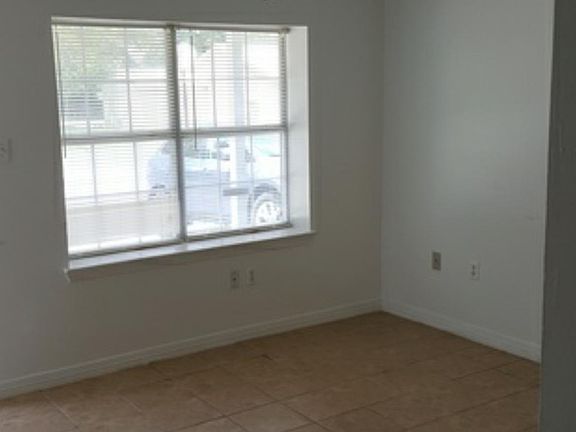 3rd image of 191 W Bowers Ave
