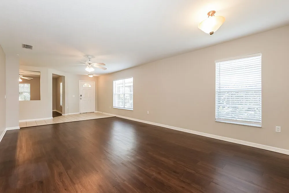 3 bed, 2.0 bath, 1940 sqft, $2,035 — Photo 4