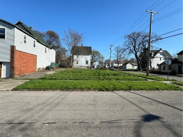 928 Centre Ave #14, Niagara Falls, NY 14305