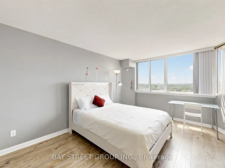 1001 Cedarglen Gate #Penthouse 720 — Photo 20
