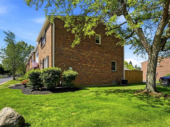 3rd image of 330 Wimbledon Ct