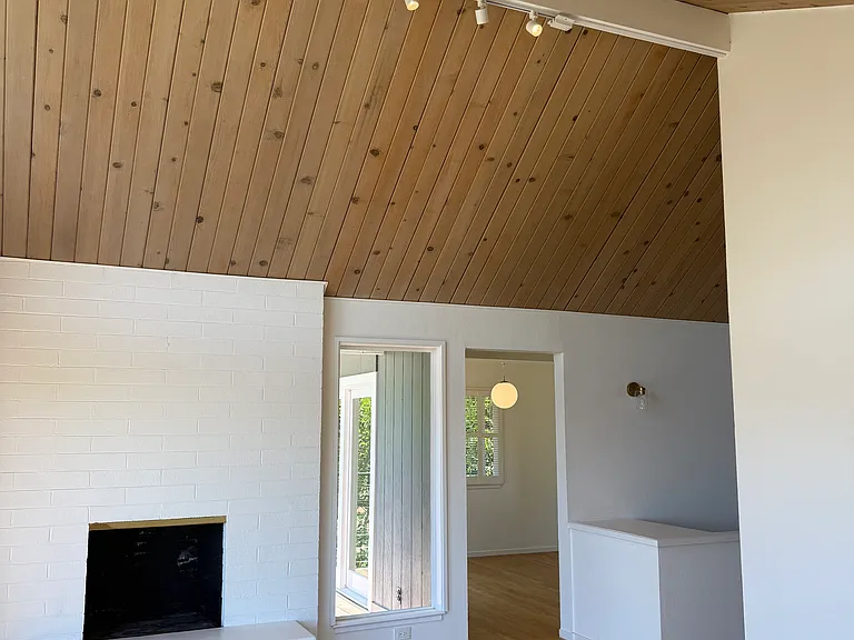 35 Longwood Dr — Photo 5