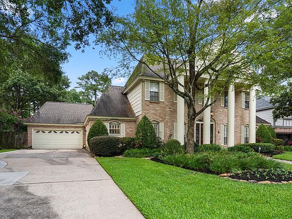 This home has a 2-car attached garage that has access both into the home and into the backyard from the garage.