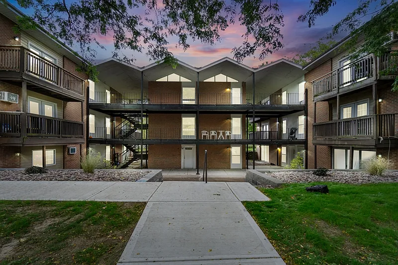 2 bed, 1.0 bath, $1,450 — Photo 2
