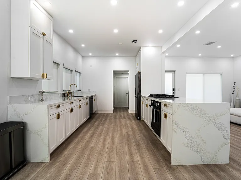 8866 Carlyle Ave — Photo 35