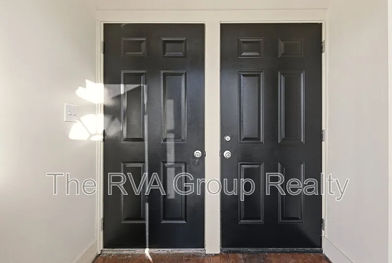 2 bed, 1.0 bath, $1,200 — Photo 4