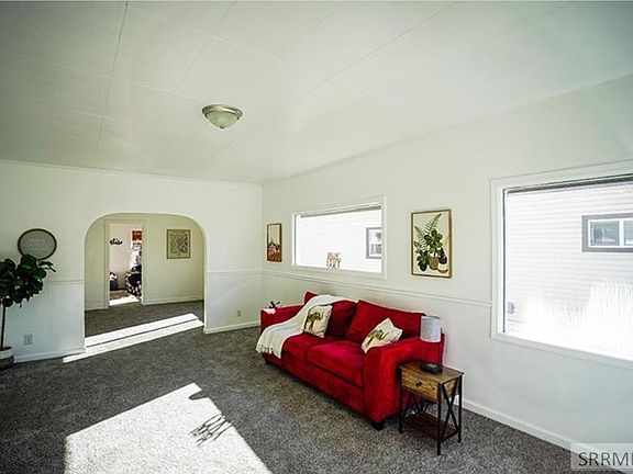 2nd image of 270 Taft Ave