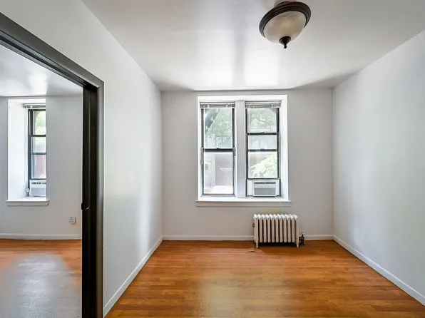 149 S 4th St APT 1