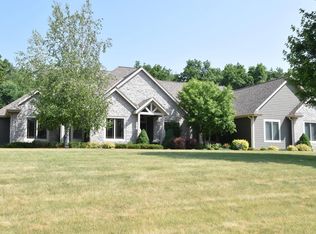N75W27840 Summerstone Rd, Hartland, WI 53029