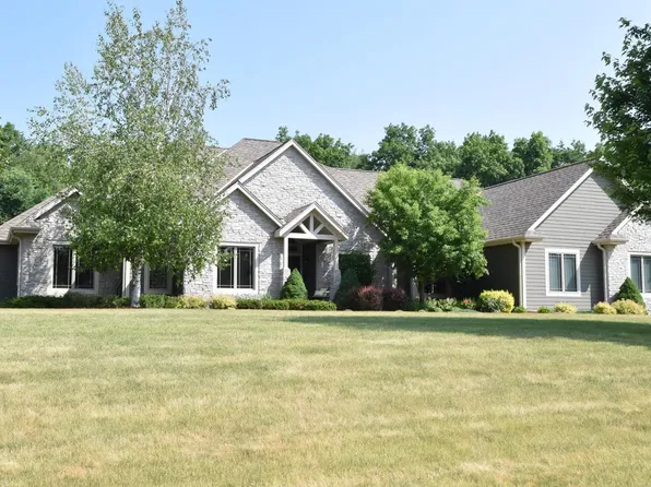 N75W27840 Summerstone ROAD, Hartland, WI 53029