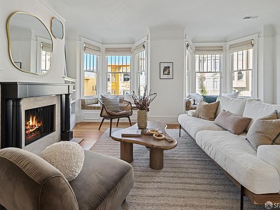 3rd image of 543 Lombard St
