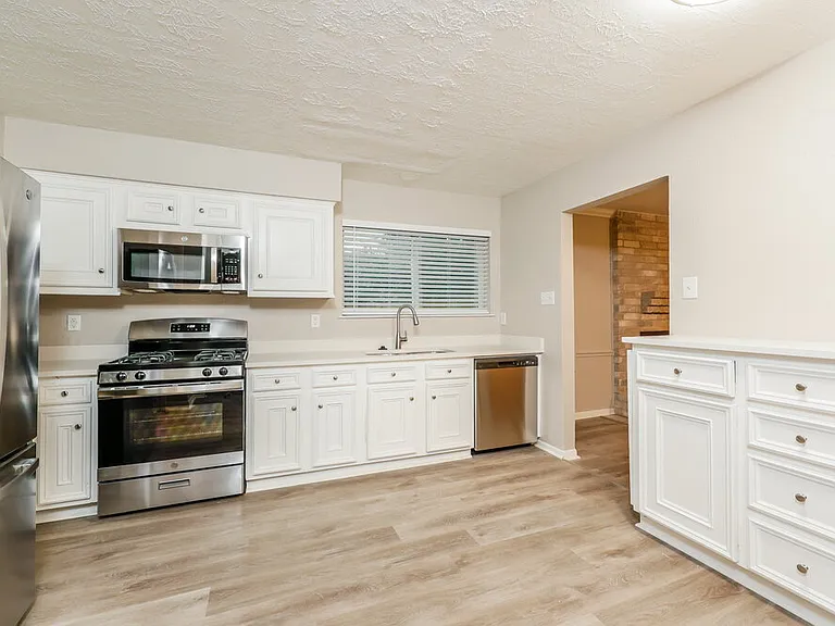 4018 Oakrun Dr — Photo 9