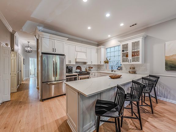 2nd image of 849 W Wrightwood Ave APT 2W