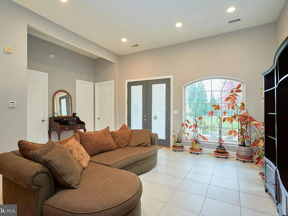 12815 Braddock Rd