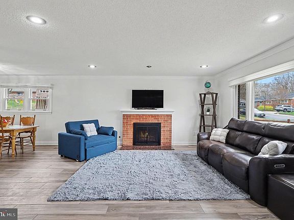 5th image of 5633 Inverchapel Rd